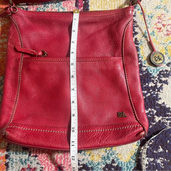 The Sak Lucia Red Pebbled Leather Crossbody Purse Messenger Handbag Adjustable - Picture 3 of 10